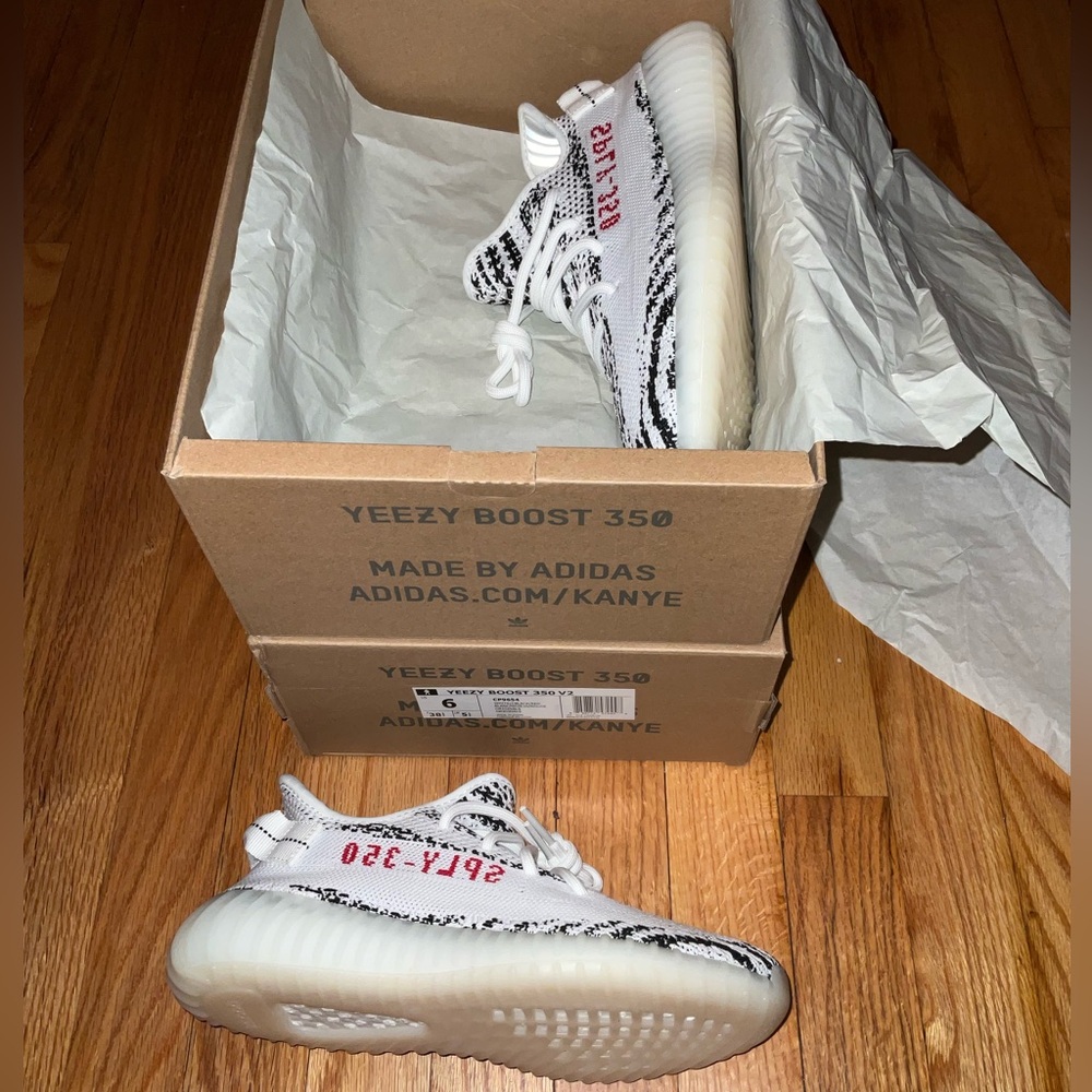 Adidas Yeezy Boost 350 V2 Zebra Men’s Shoes NEW